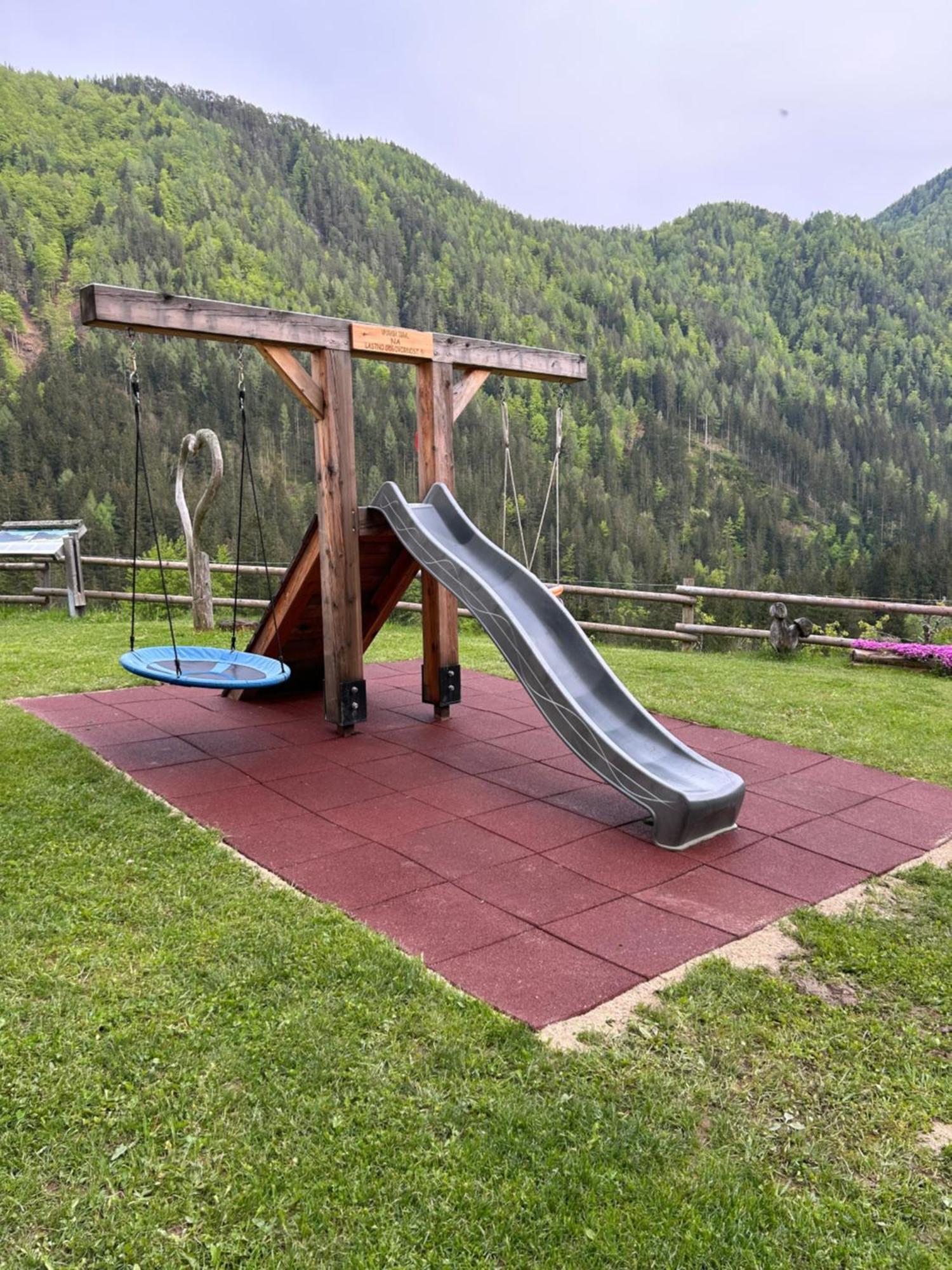 דירות סולצאבה Tourist Farm Gradisnik מראה חיצוני תמונה