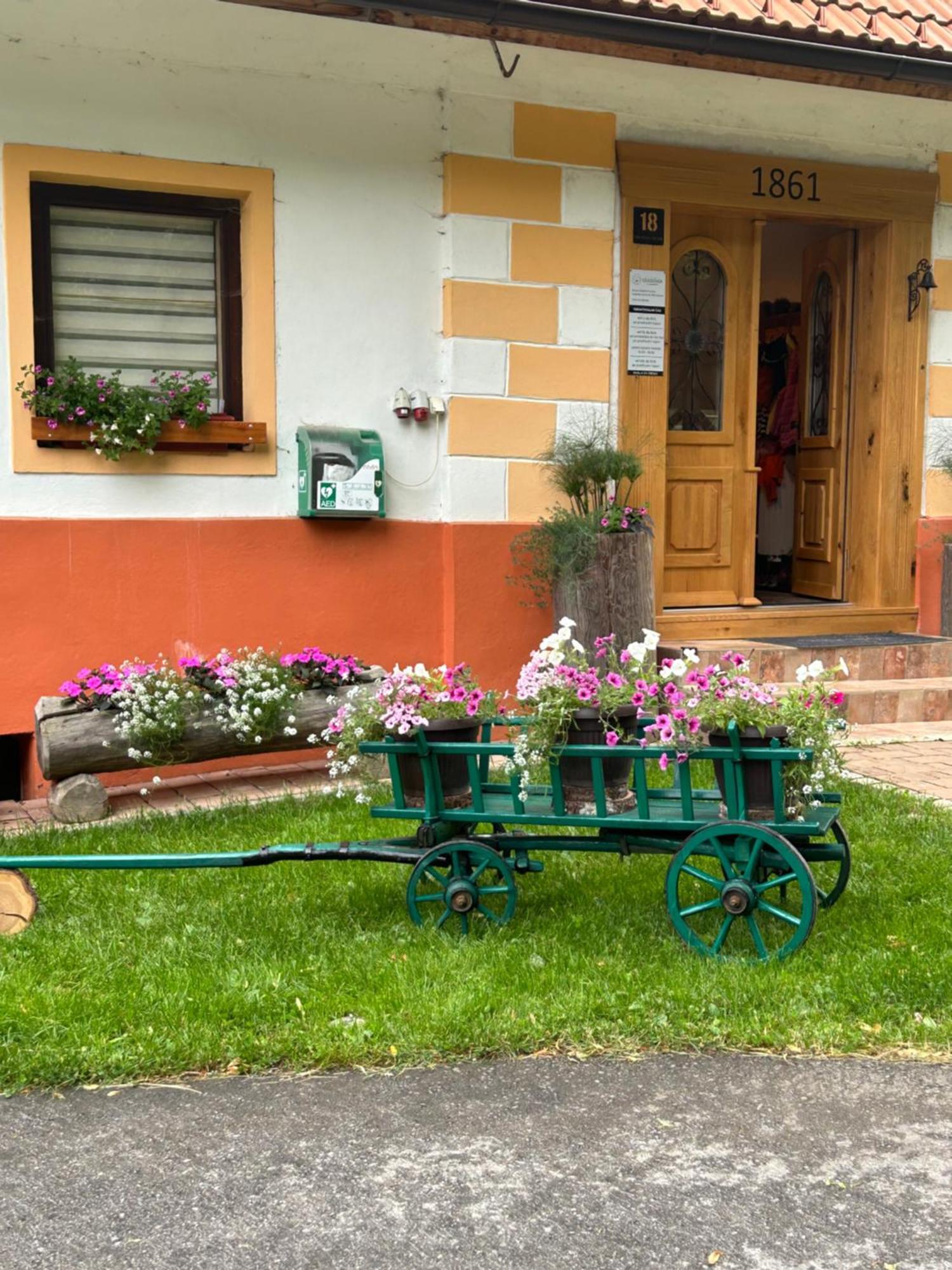 דירות סולצאבה Tourist Farm Gradisnik מראה חיצוני תמונה